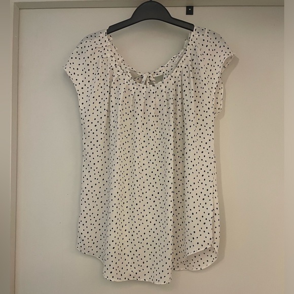 LC Lauren Conrad White Black Polka Dot Pleated Top - Size Medium - Picture 1 of 7